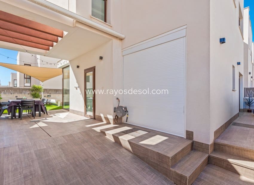 3 soveværelse Villa til salg i Rojales med swimmingpool - € 499.000 (Ref: 8895749)