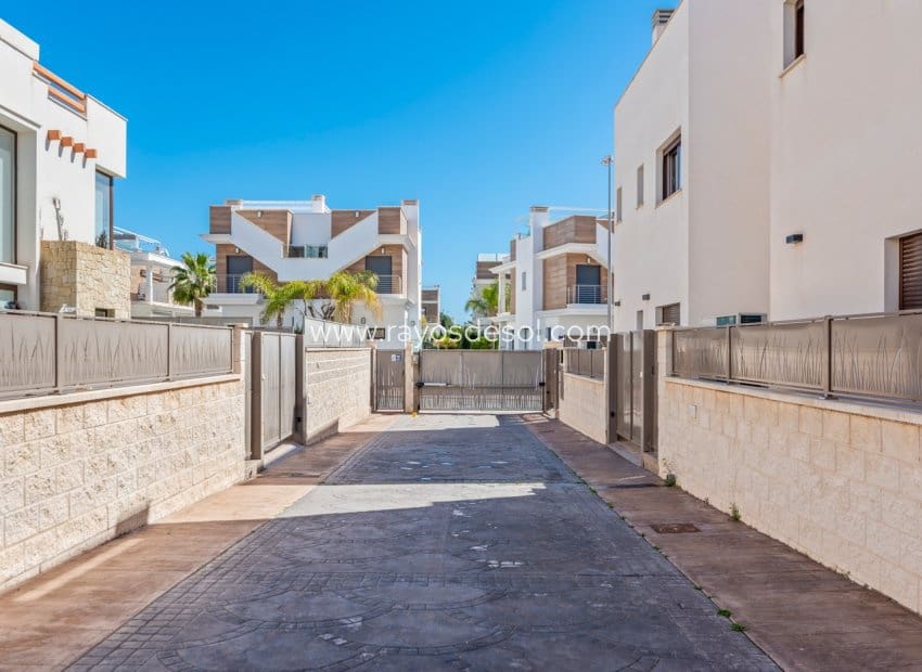 3 soveværelse Villa til salg i Rojales med swimmingpool - € 499.000 (Ref: 8895749)