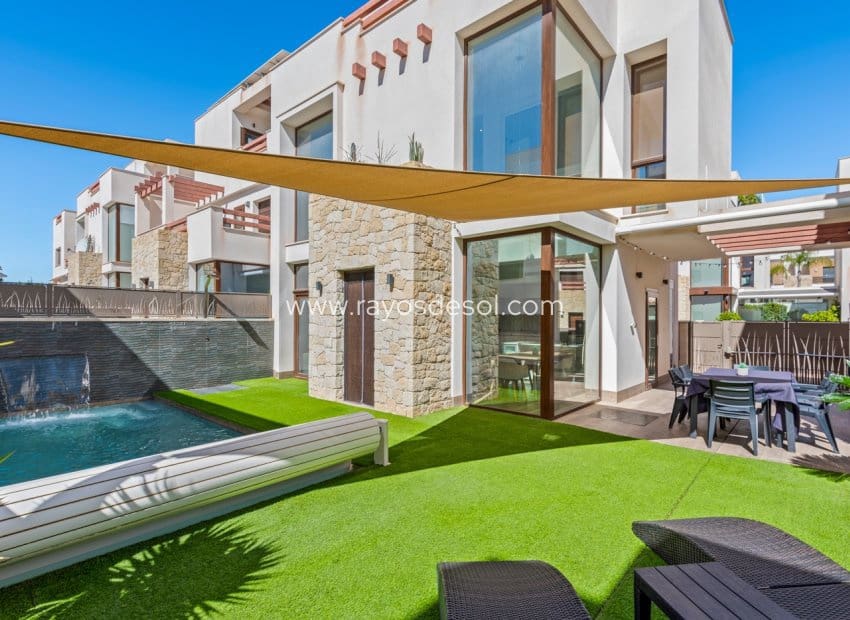 3 soveværelse Villa til salg i Rojales med swimmingpool - € 499.000 (Ref: 8895749)