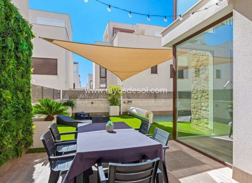 3 soveværelse Villa til salg i Rojales med swimmingpool - € 499.000 (Ref: 8895749)