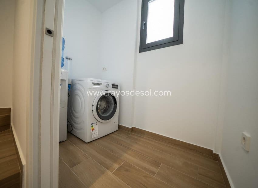 3 soveværelse Villa til salg i Algorfa med swimmingpool - € 465.000 (Ref: 8924884)