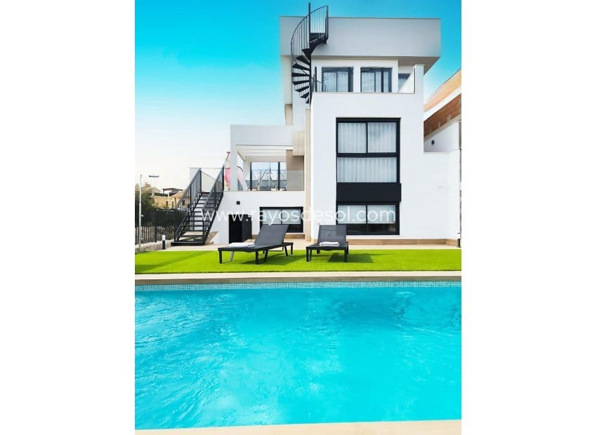 3 soveværelse Villa til salg i Algorfa med swimmingpool - € 520.000 (Ref: 8924885)