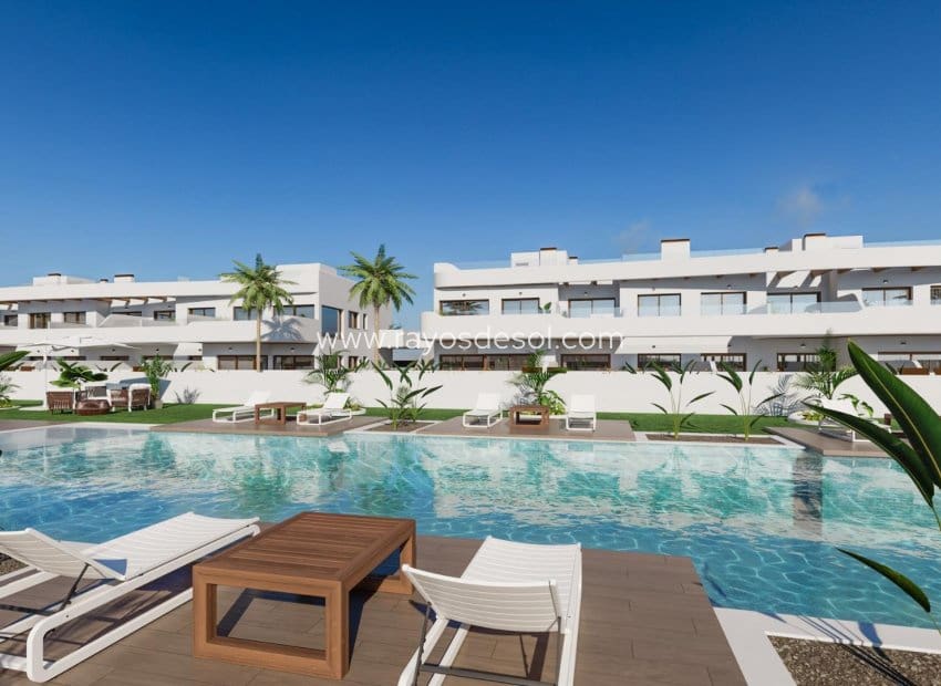 3 soveværelse Lejlighed til salg i Los Alcazares med swimmingpool - € 309.000 (Ref: 8938077)
