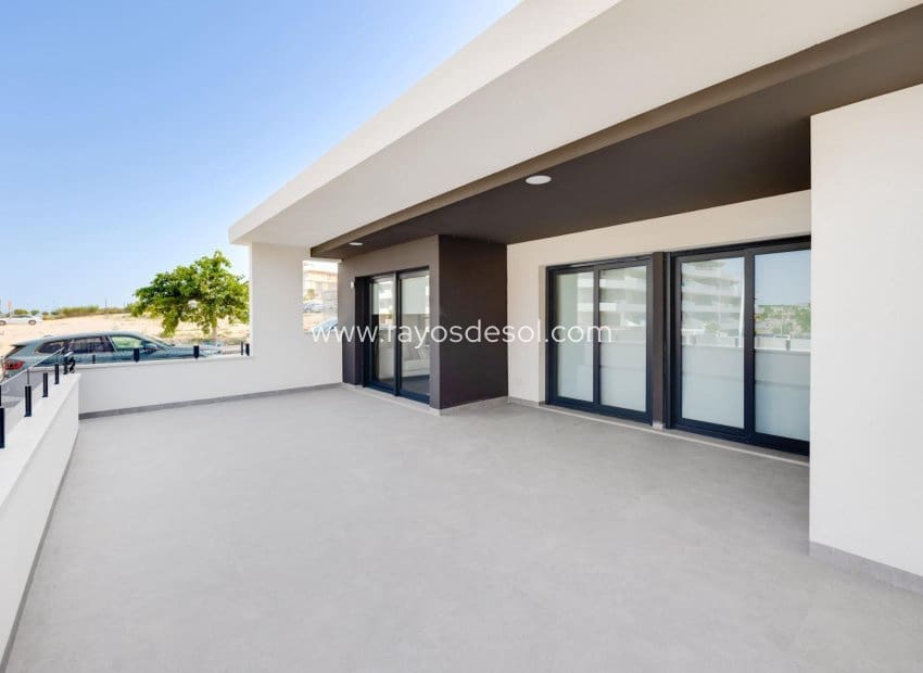 2 soveværelse Lejlighed til salg i San Miguel de Salinas med swimmingpool - € 239.000 (Ref: 8938086)