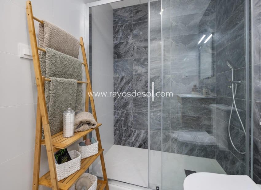 2 soveværelse Lejlighed til salg i San Miguel de Salinas med swimmingpool - € 239.000 (Ref: 8938086)