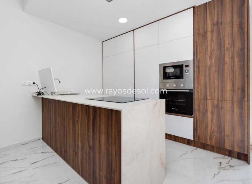 2 soveværelse Lejlighed til salg i San Miguel de Salinas med swimmingpool - € 239.000 (Ref: 8938086)