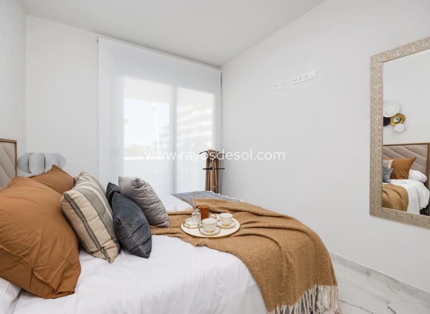 2 soveværelse Lejlighed til salg i San Miguel de Salinas med swimmingpool - € 244.000 (Ref: 8938087)