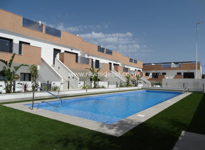 3 sypialnia Apartament na sprzedaż w Pilar de la Horadada z basenem - 295 000 € (Ref: 8973807)