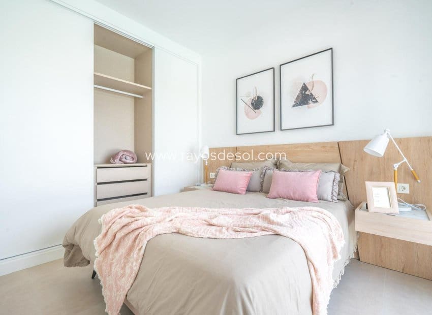 3 slaapkamer Villa te koop in Roldan met zwembad - € 379.950 (Ref: 8990142)