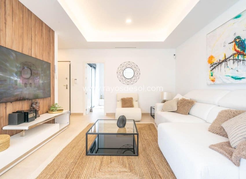 3 slaapkamer Villa te koop in Roldan met zwembad - € 379.950 (Ref: 8990142)