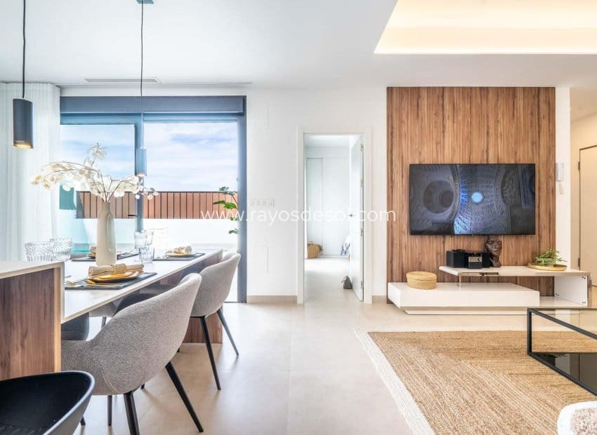 3 soveværelse Villa til salg i Roldan med swimmingpool - € 395.950 (Ref: 8990143)