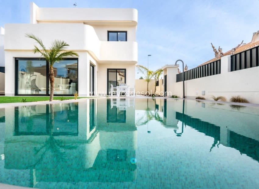 3 bedroom Villa for sale in Roldan with pool - € 415,950 (Ref: 8990143)