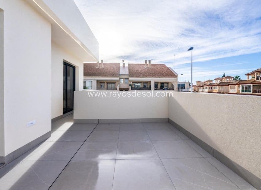 3 bedroom Villa for sale in Roldan with pool - € 415,950 (Ref: 8990143)