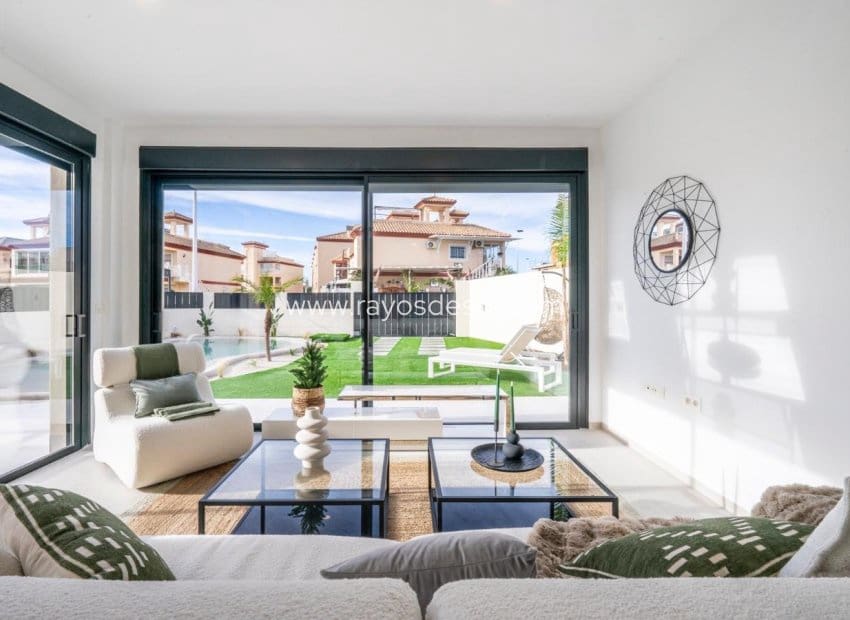 3 bedroom Villa for sale in Roldan with pool - € 415,950 (Ref: 8990143)