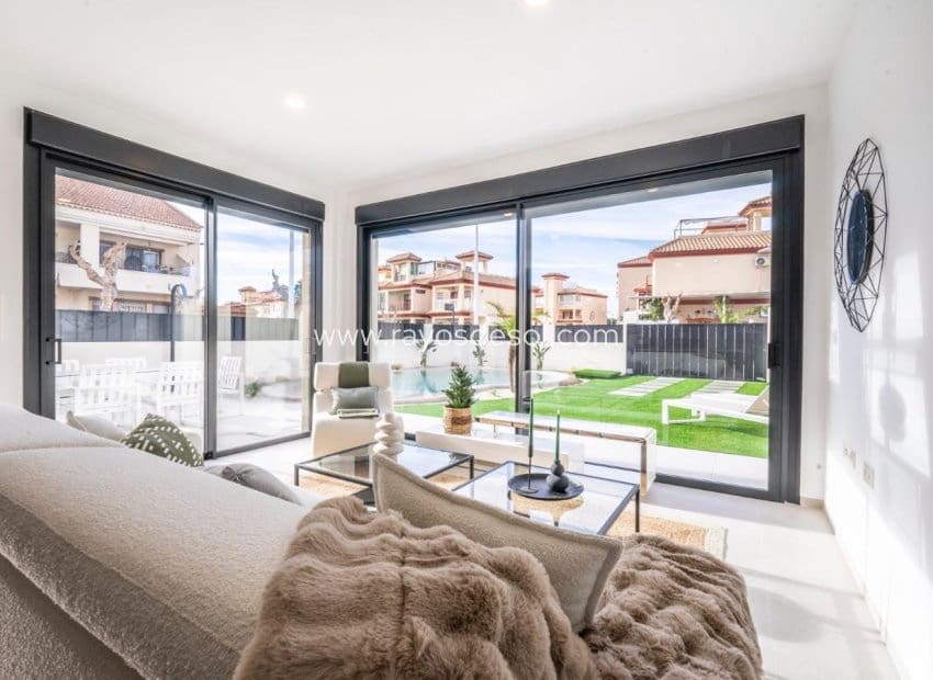 3 bedroom Villa for sale in Roldan with pool - € 415,950 (Ref: 8990143)