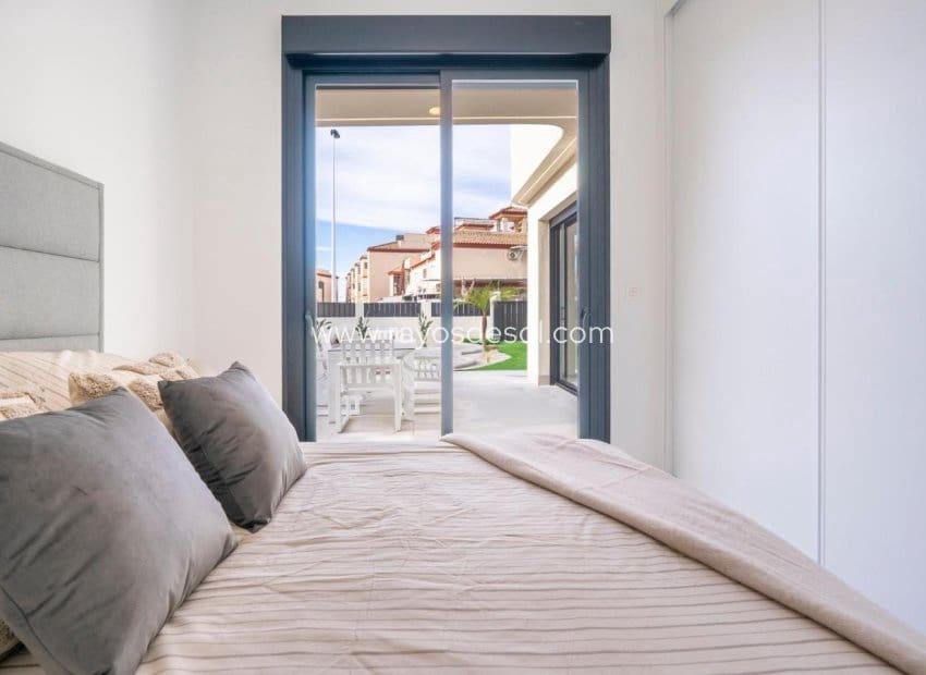 3 bedroom Villa for sale in Roldan with pool - € 415,950 (Ref: 8990143)