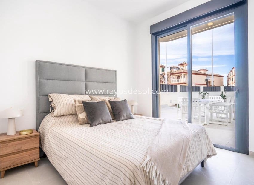3 bedroom Villa for sale in Roldan with pool - € 415,950 (Ref: 8990143)