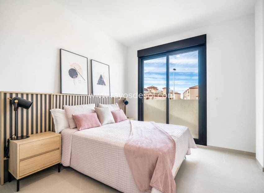 3 bedroom Villa for sale in Roldan with pool - € 415,950 (Ref: 8990143)