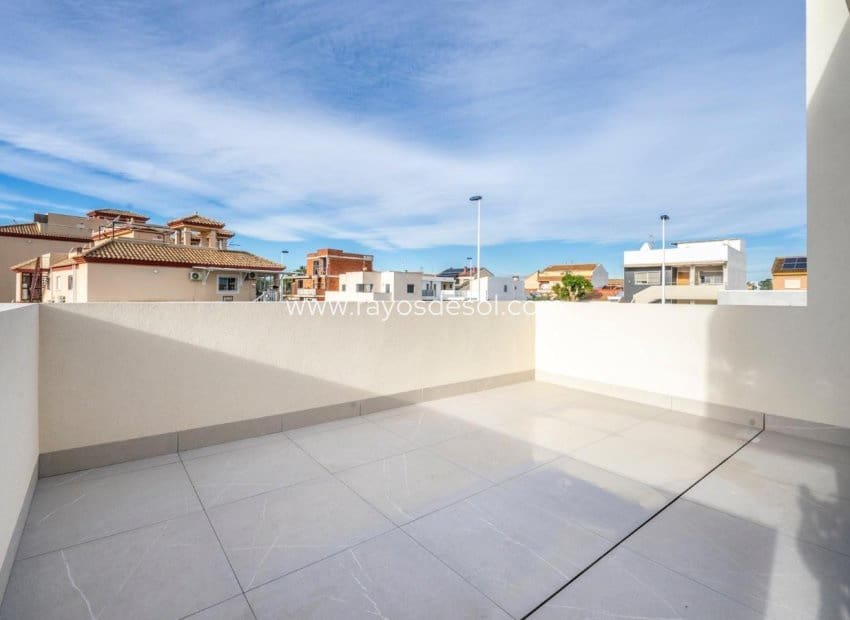 3 bedroom Villa for sale in Roldan with pool - € 415,950 (Ref: 8990143)