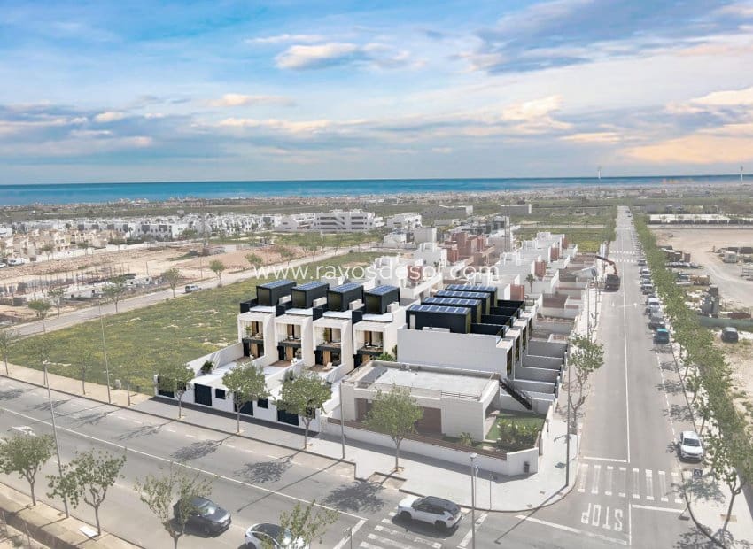 3 makuuhuone Omakotitalo myytävänä paikassa Pilar de la Horadada mukana uima-altaan - 385 000 € (Ref: 8990144)