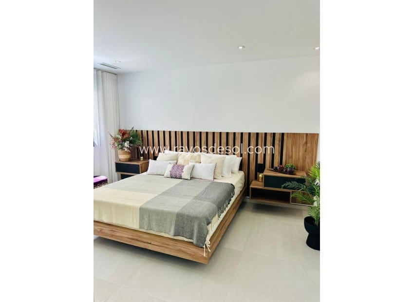 3 slaapkamer Villa te koop in San Pedro del Pinatar met zwembad - € 489.000 (Ref: 8997307)