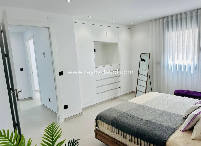 3 slaapkamer Villa te koop in San Pedro del Pinatar met zwembad - € 489.000 (Ref: 8997307)