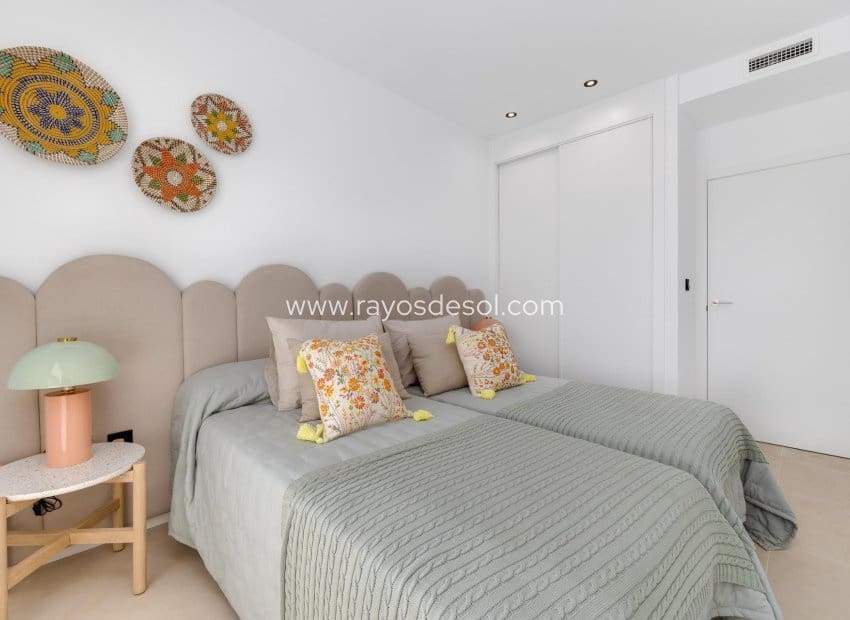 3 bedroom Villa for sale in Los Alcazares with pool - € 695,000 (Ref: 9006491)