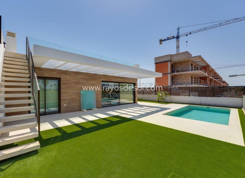 3 bedroom Villa for sale in Los Alcazares with pool - € 695,000 (Ref: 9006491)