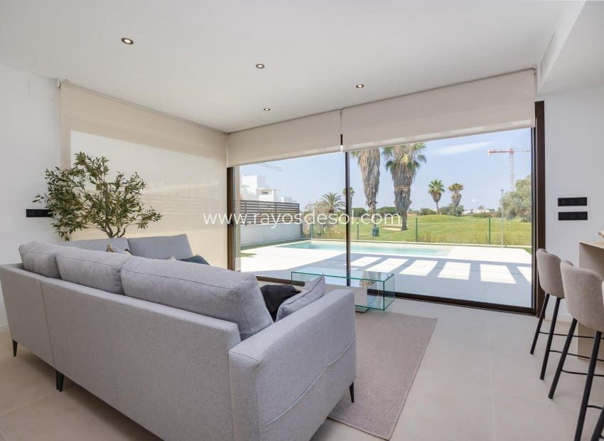3 bedroom Villa for sale in Los Alcazares with pool - € 695,000 (Ref: 9006491)