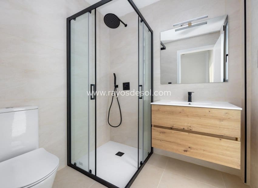 3 bedroom Villa for sale in Los Alcazares with pool - € 695,000 (Ref: 9006491)