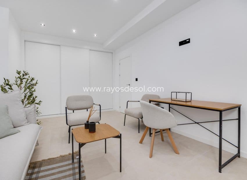 3 bedroom Villa for sale in Los Alcazares with pool - € 695,000 (Ref: 9006491)