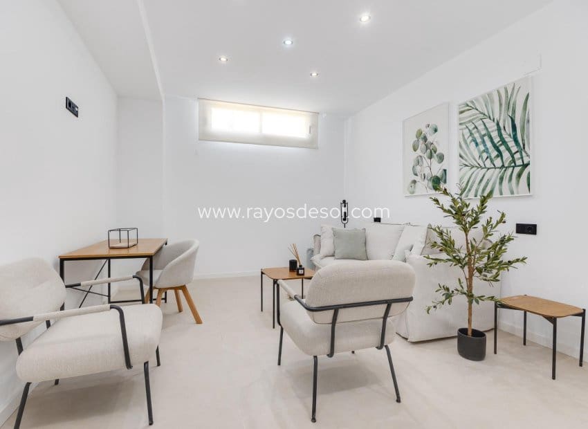 3 bedroom Villa for sale in Los Alcazares with pool - € 695,000 (Ref: 9006491)