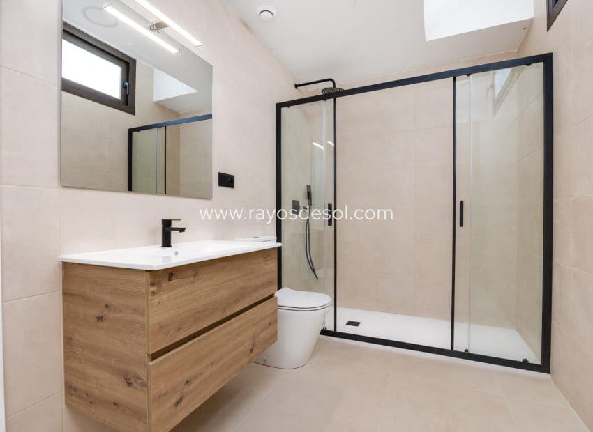 3 bedroom Villa for sale in Los Alcazares with pool - € 695,000 (Ref: 9006491)