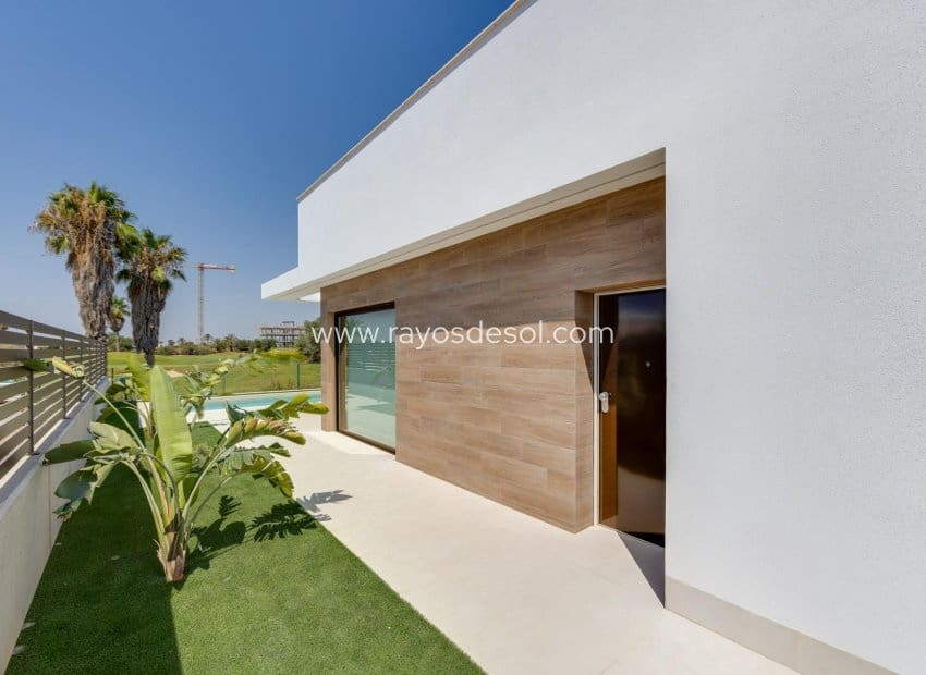 3 bedroom Villa for sale in Los Alcazares with pool - € 695,000 (Ref: 9006491)