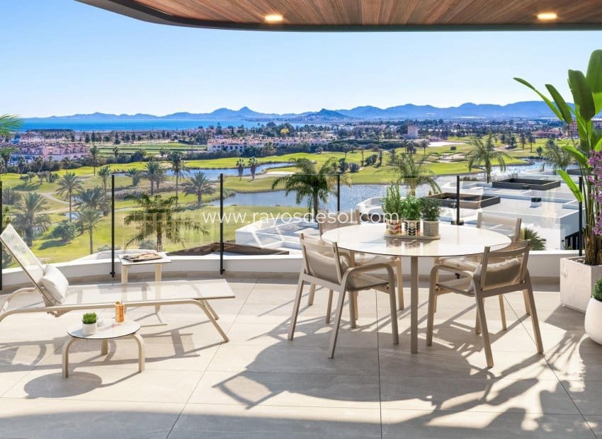 2 soveværelse Lejlighed til salg i Los Alcazares med swimmingpool - € 289.000 (Ref: 9025241)