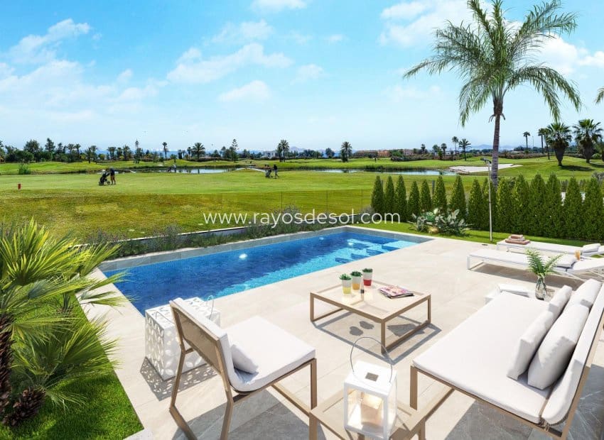 3 soveværelse Villa til salg i Los Alcazares med swimmingpool - € 550.000 (Ref: 9025245)