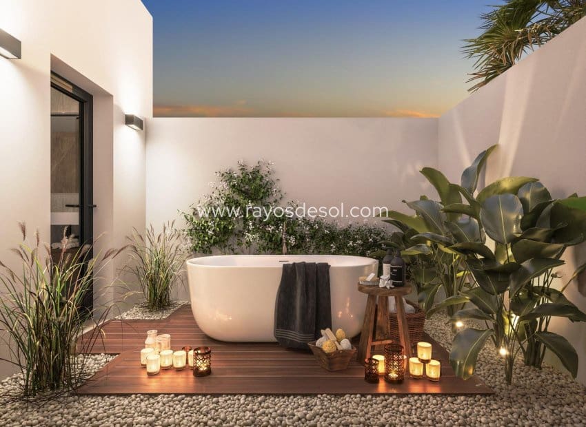 3 soveværelse Villa til salg i Los Alcazares med swimmingpool - € 550.000 (Ref: 9025245)