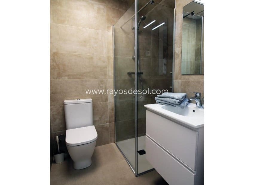 3 soveværelse Semi-Rækkehus til salg i Pilar de la Horadada med swimmingpool - € 354.900 (Ref: 9037492)