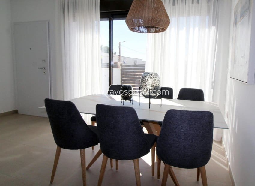 3 soverom Kjedet enebolig til salgs i Pilar de la Horadada med svømmebasseng - € 354 900 (Ref: 9037492)