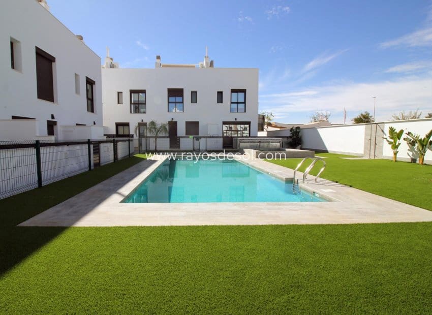 3 bedroom Semi-detached Villa for sale in Pilar de la Horadada with pool - € 354,900 (Ref: 9037492)