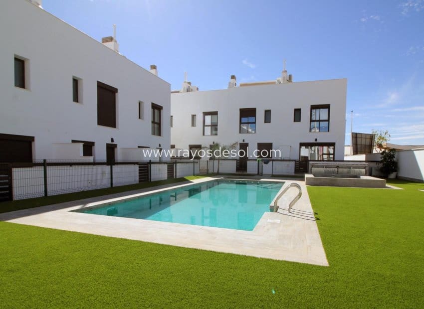 3 bedroom Semi-detached Villa for sale in Pilar de la Horadada with pool - € 354,900 (Ref: 9037492)
