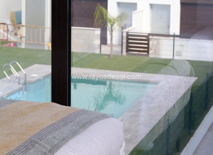 3 bedroom Semi-detached Villa for sale in Pilar de la Horadada with pool - € 354,900 (Ref: 9037492)