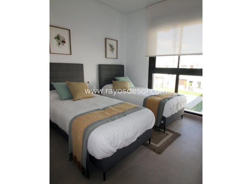 3 bedroom Semi-detached Villa for sale in Pilar de la Horadada with pool - € 354,900 (Ref: 9037492)