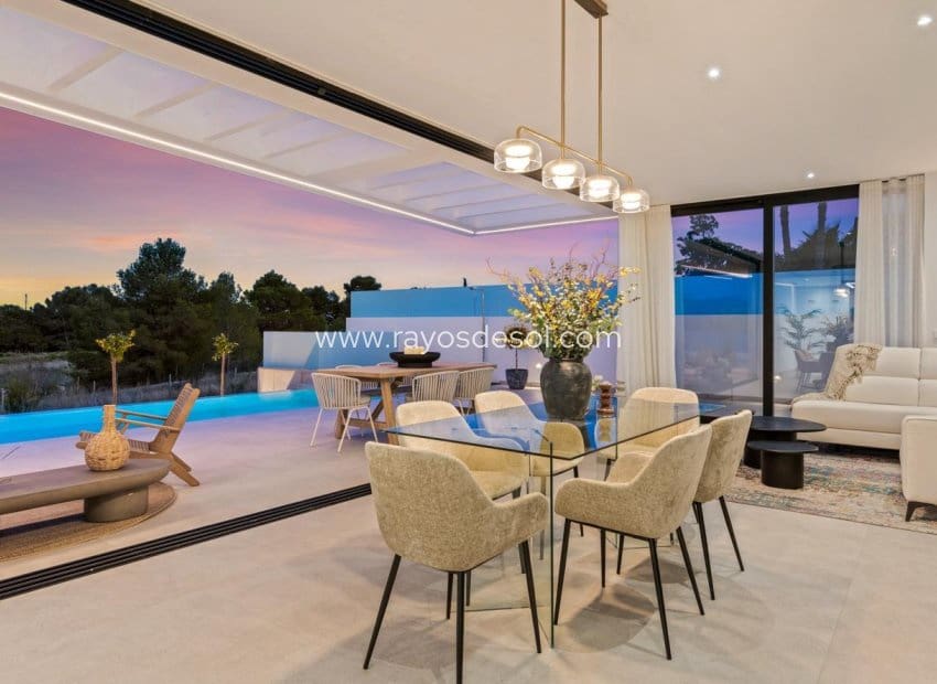 4 bedroom Villa for sale in Polop with pool - € 725,000 (Ref: 9049770)