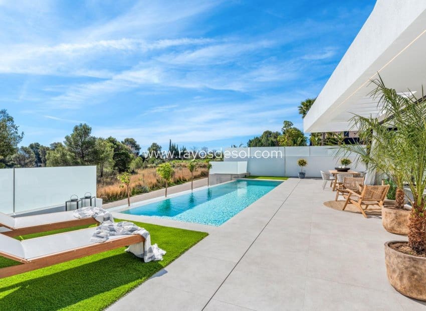 4 bedroom Villa for sale in Polop with pool - € 725,000 (Ref: 9049770)