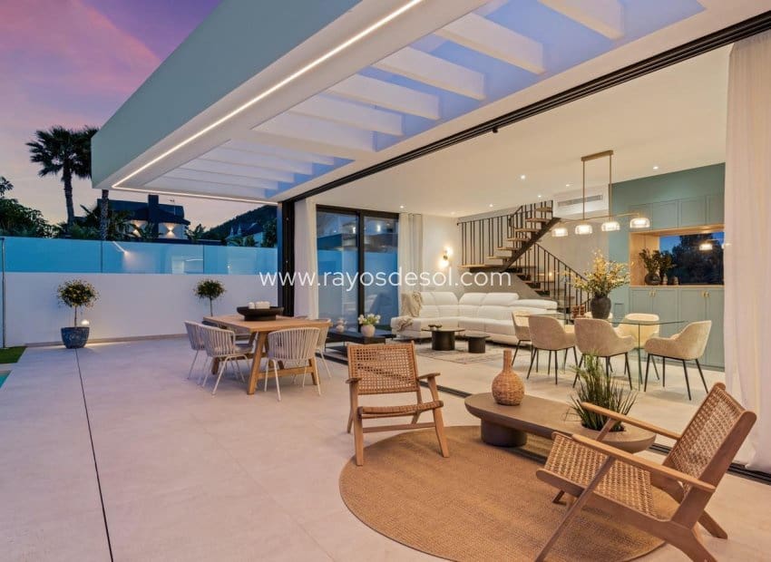 4 bedroom Villa for sale in Polop with pool - € 725,000 (Ref: 9049770)