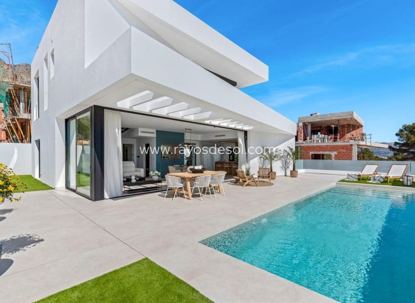 4 bedroom Villa for sale in Polop with pool - € 725,000 (Ref: 9049770)