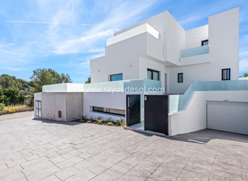 4 bedroom Villa for sale in Polop with pool - € 725,000 (Ref: 9049770)