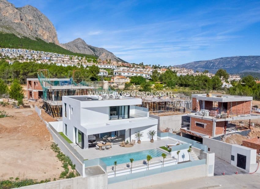 4 bedroom Villa for sale in Polop with pool - € 725,000 (Ref: 9049770)