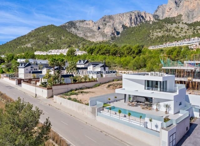 4 bedroom Villa for sale in Polop with pool - € 725,000 (Ref: 9049770)